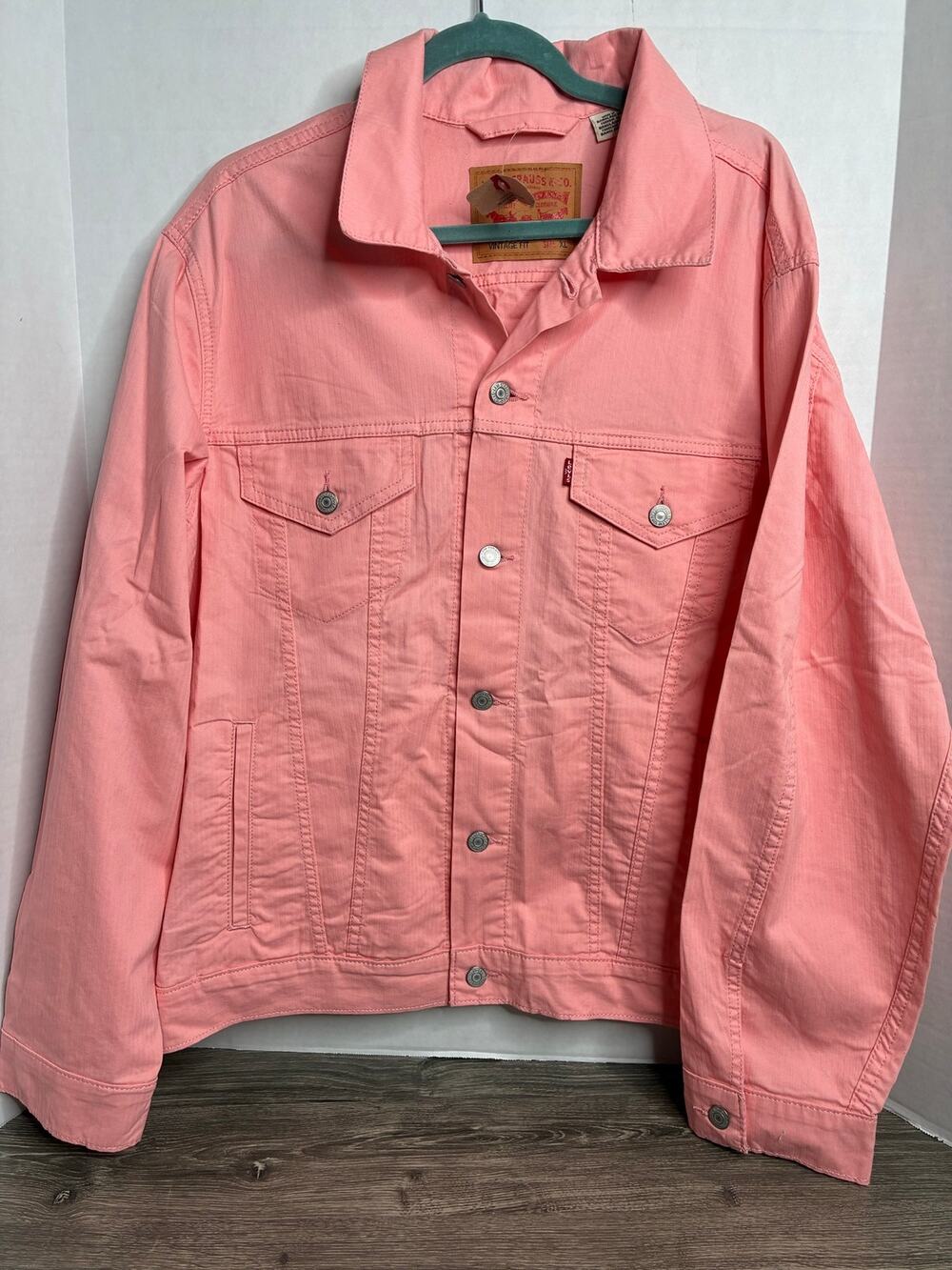 Levi's NWT Vintage Fit Trucker Pink Denim Jacket Size XL Travel Casual FLAWS